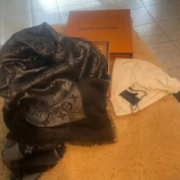 Louis Vuitton Charcoal Monogram Shawl - Picture 2 of 5